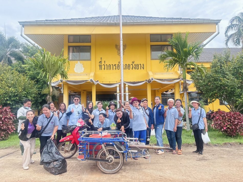 ฝ่ายบริหารงานสาธารณสุข อบต.วังยาง ออกพ่นหมอกควัน