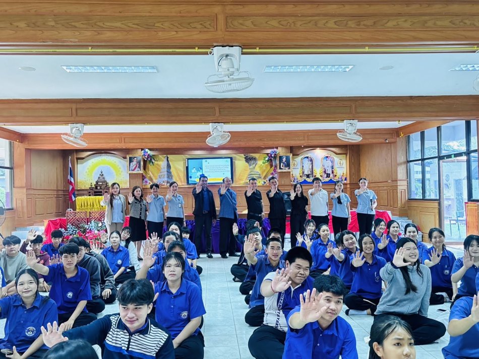 โครงการส่งเสริมความรู้และการป้องกันปัญหายาเสพติดในชุมชนและโรงเรียน